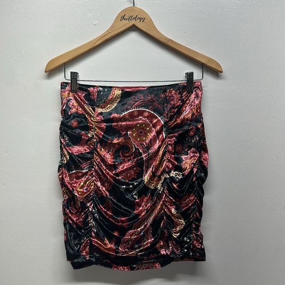 Free People GiGi Mini Skirt Velour Velvet Stretch Paisley Floral Black Medium - Picture 4 of 8